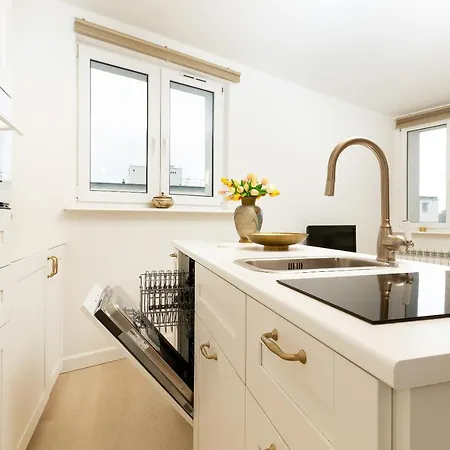 Laguna By Renters Hotel